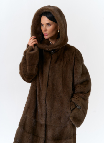 Шуба из меха норки с капюшоном