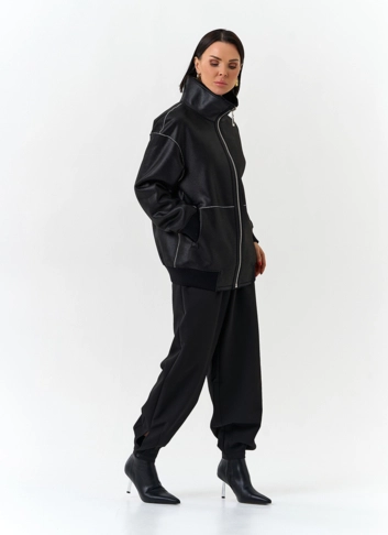 Женский бомбер из эко замши черного цвета