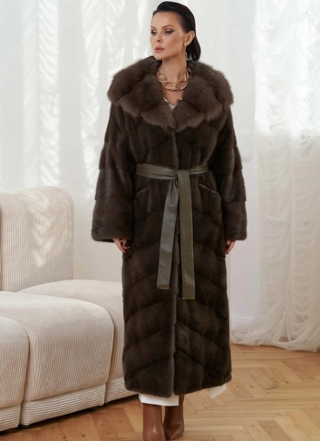 Норковая шуба с отделкой из меха куницы фото