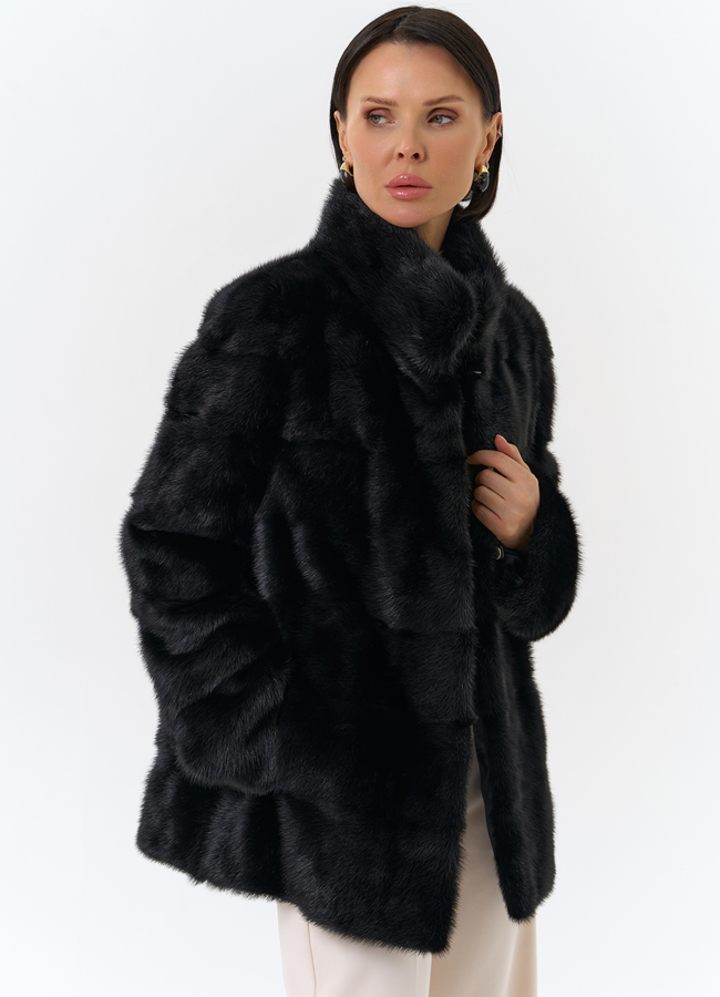 Укороченная норковая шуба с воротником стойкой черного цвета  модель № 25395 меха малина