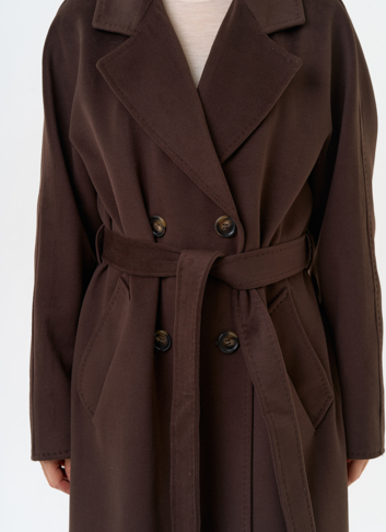 Женское двубортное пальто с поясом