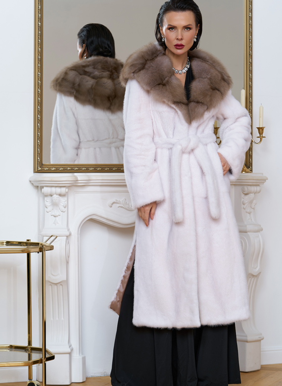Белая шуба из норки с куницей