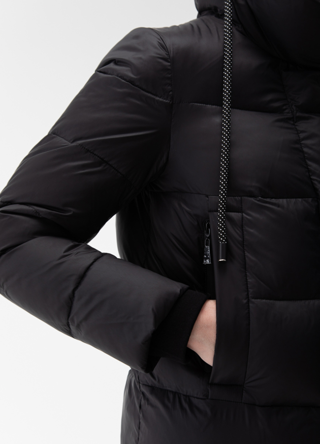 Пуховик женский с капюшоном  модель № 28009 универмаг малина