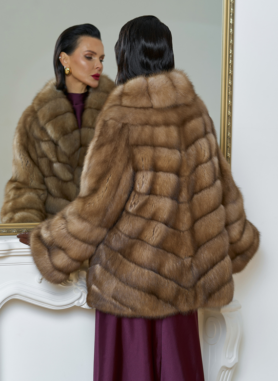 Женская шуба из куницы с воротником шаль