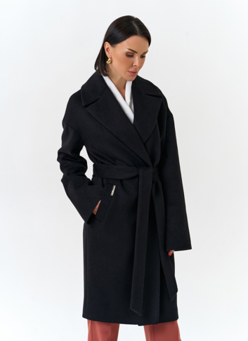 Женское пальто черного цвета