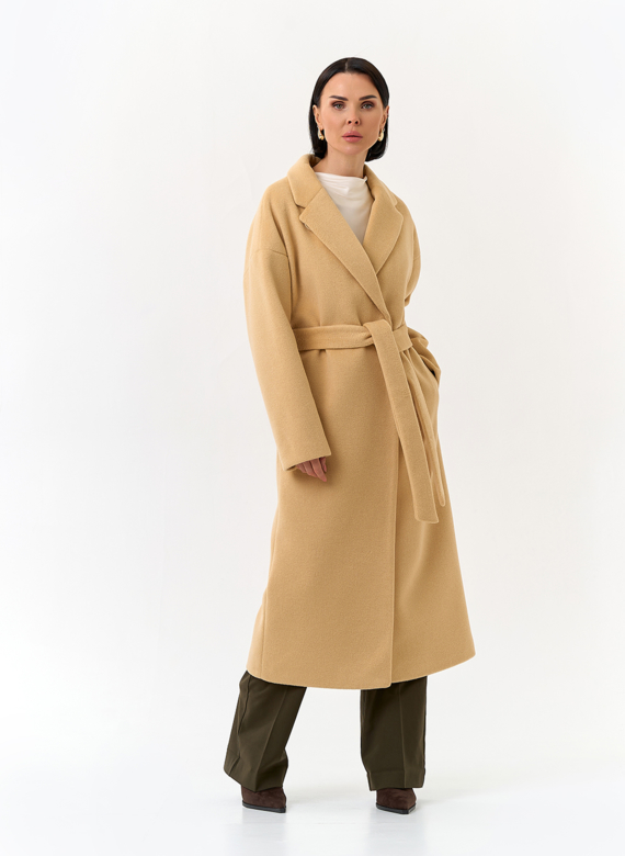 Женское пальто с английским воротником