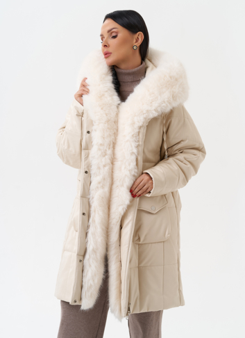 Пуховик из эко кожи с капюшоном из эко меха 