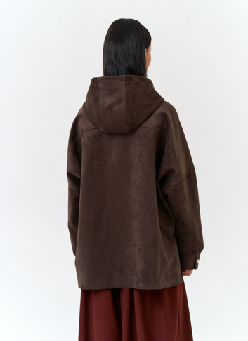 Женская куртка из эко замши с капюшоном