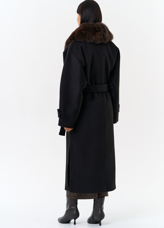 фото Женское утепленное пальто с отделкой из меха песца модель № 32006