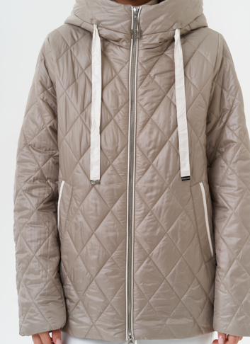 Женская куртка с капюшоном