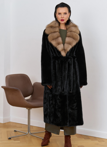 Шуба из меха норки с воротником из меха куницы