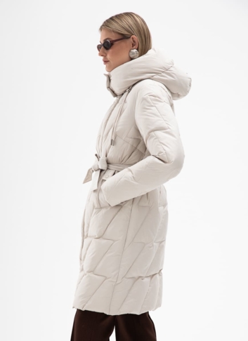 Женский светлый пуховик с поясом