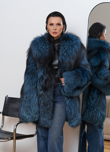 Шуба из меха чернобурки голубого цвета Шуба из меха чернобурки голубого цвета