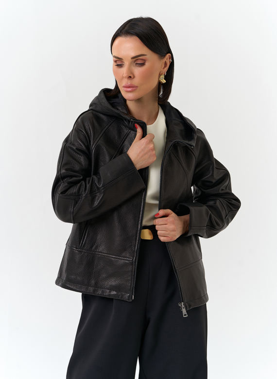 Женская куртка из натуральной кожи с капюшоном