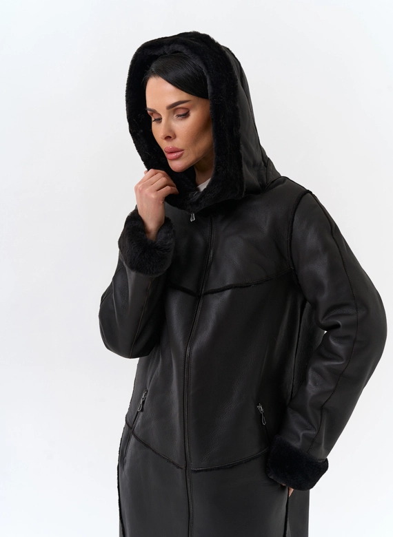 Женская натуральная дубленка с капюшоном