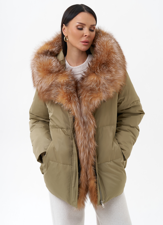 Пуховик с капюшоном из меха лисы модель № 29355 универмаг малина