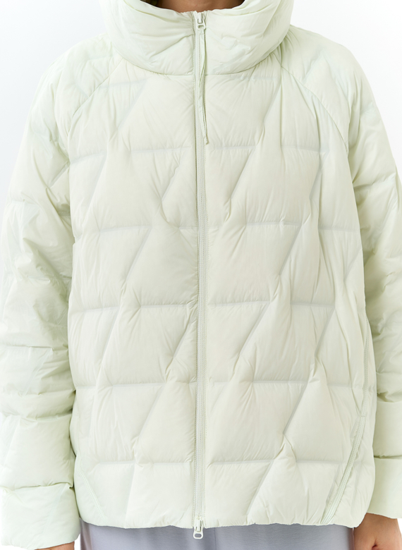 Женская куртка с капюшоном 