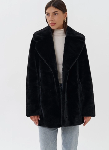 Куртка из эко меха с капюшоном