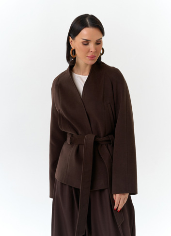 Женское укороченное пальто с поясом