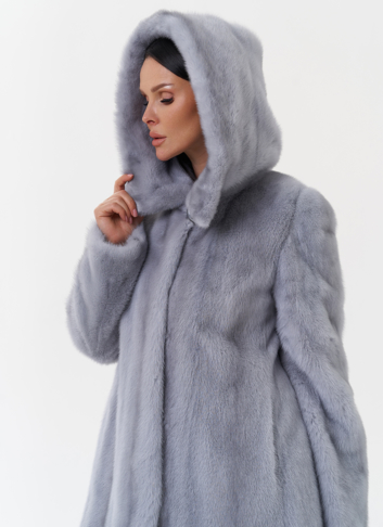 Женская шуба из меха норки с капюшоном