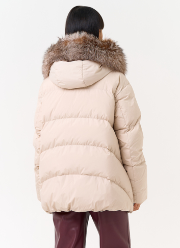 Женский пуховик с отделкой из натурального меха