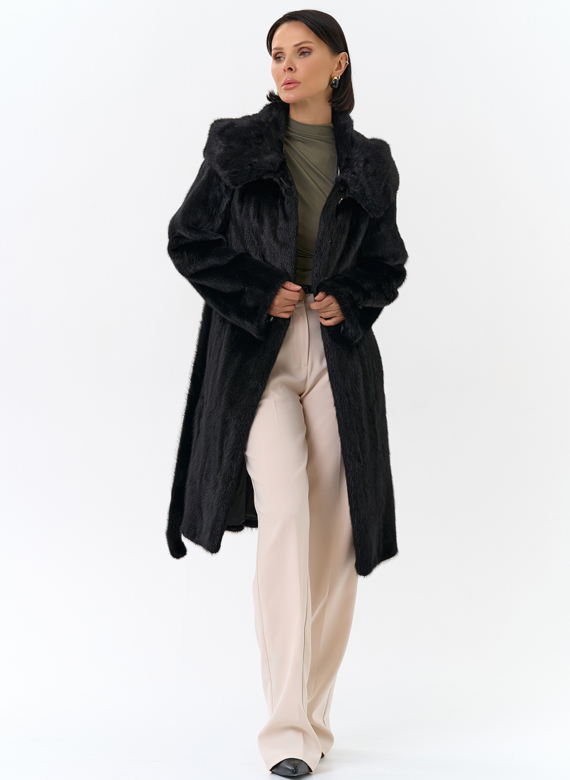 Шуба из норки черного цвета с капюшоном 