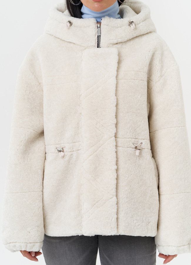 Куртка из эко меха с капюшоном модель № 28107 универмаг малина