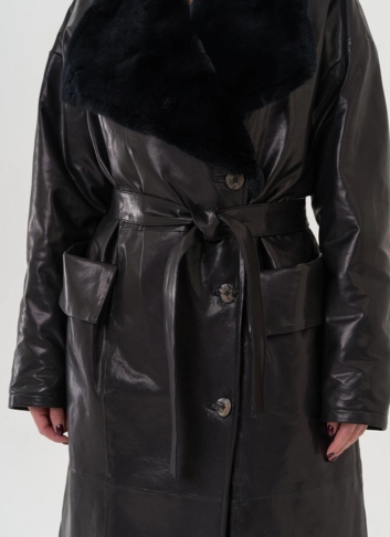 Пальто женское из натуральной кожи с отделкой из кролика 