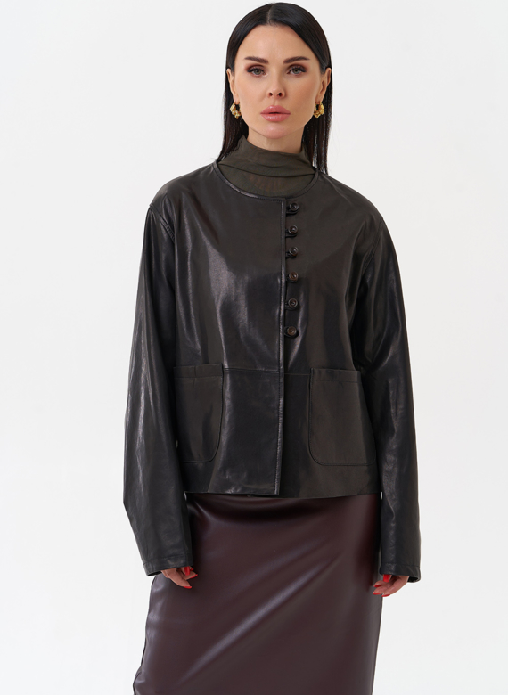 Кожаная куртка на пуговицах