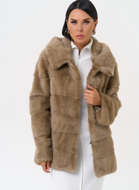 Короткая шуба с капюшоном