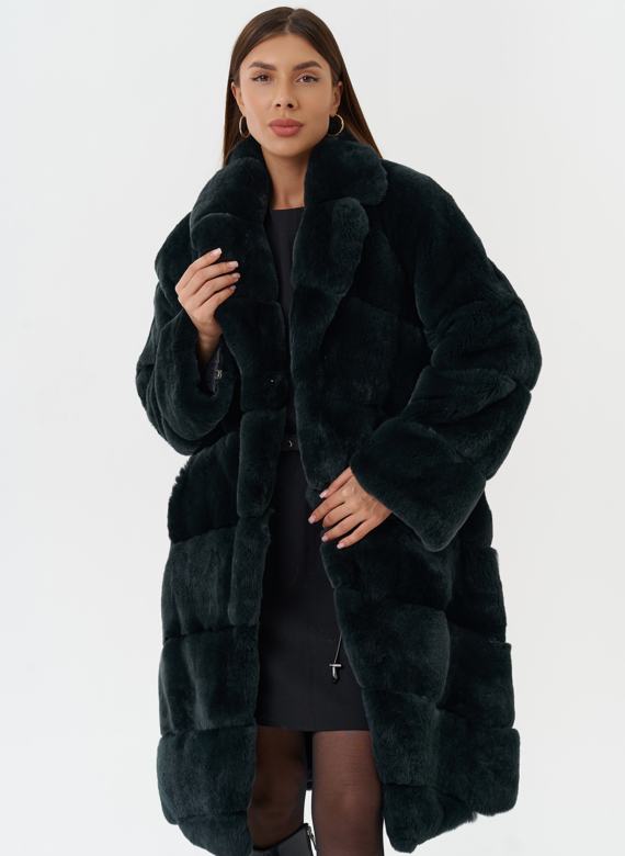 Шуба из меха кролика зеленого цвета