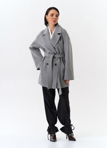 Женское укороченное пальто в сером цвете